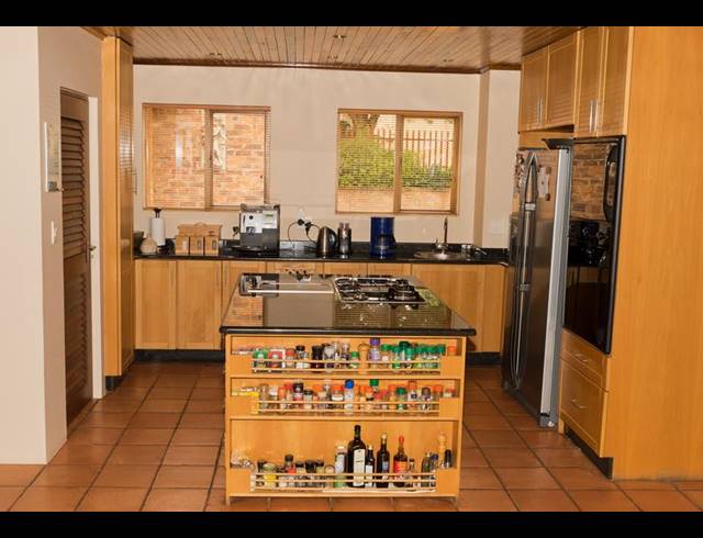 6 BEDROOM HOUSE FOR SALE IN RUIMSIG